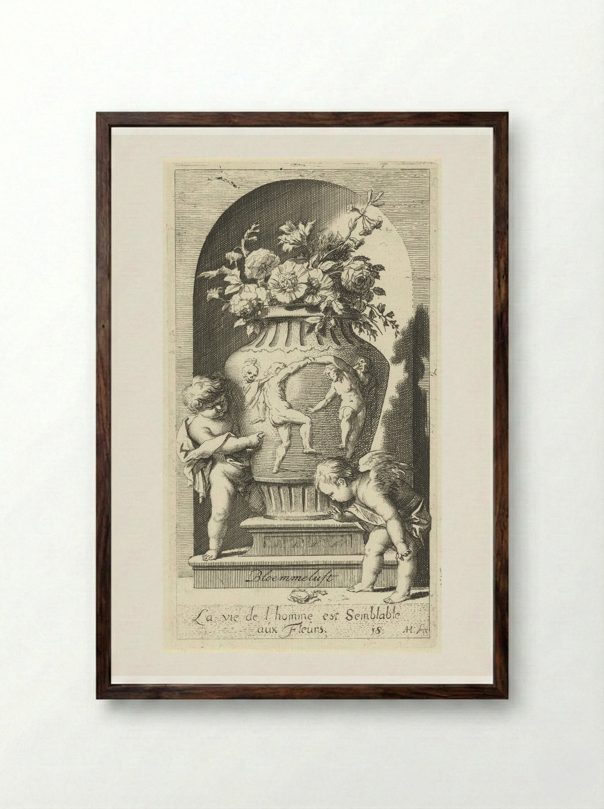 Twee putti bij een vaas met bloemen - Leonard Schenk - Framed Print Dark Wood