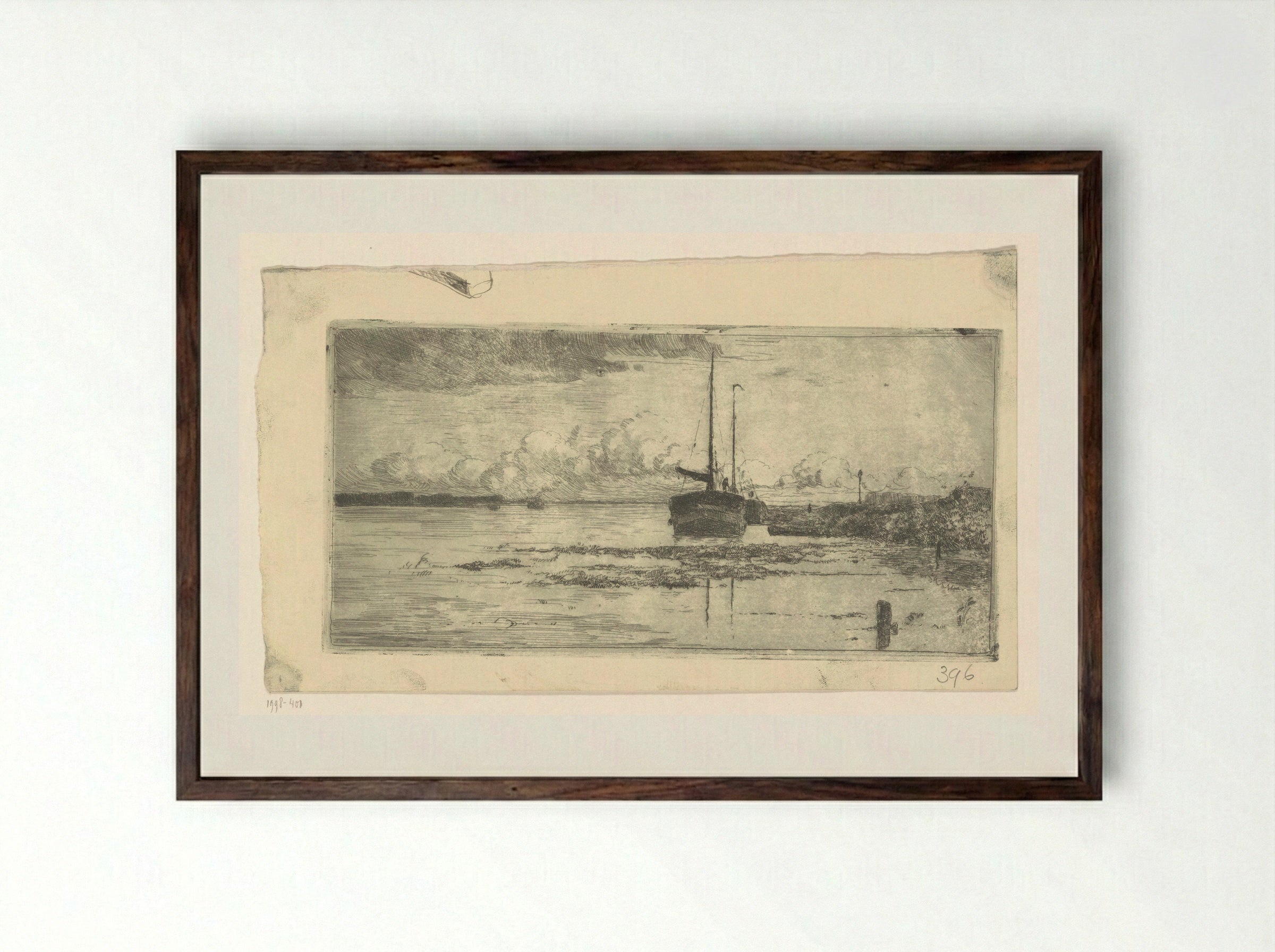 Twee zeilschepen aan een rivieroever - Cornelis Vreedenburgh - Framed Print Dark Wood