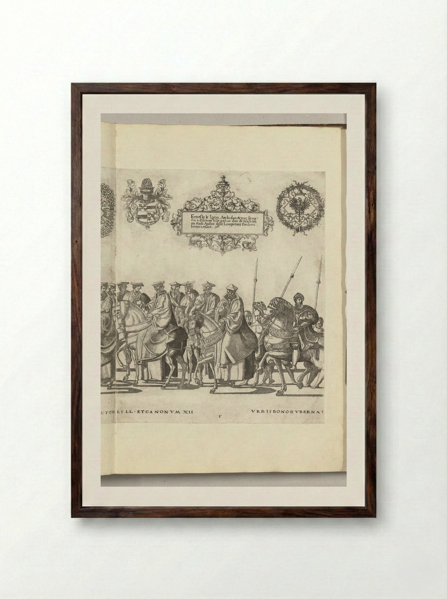 Vaandeldragers en kanunninken, plaat F - Nicolaas Hogenberg - Framed Print Dark Wood