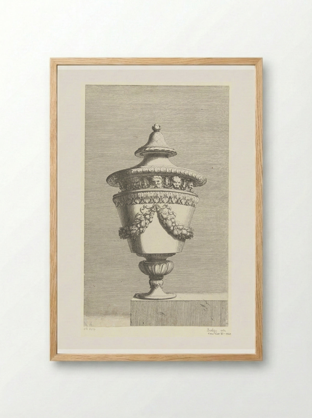 Vaas met deksel op een stuk steen - Gérard Audran - Framed Print Wood