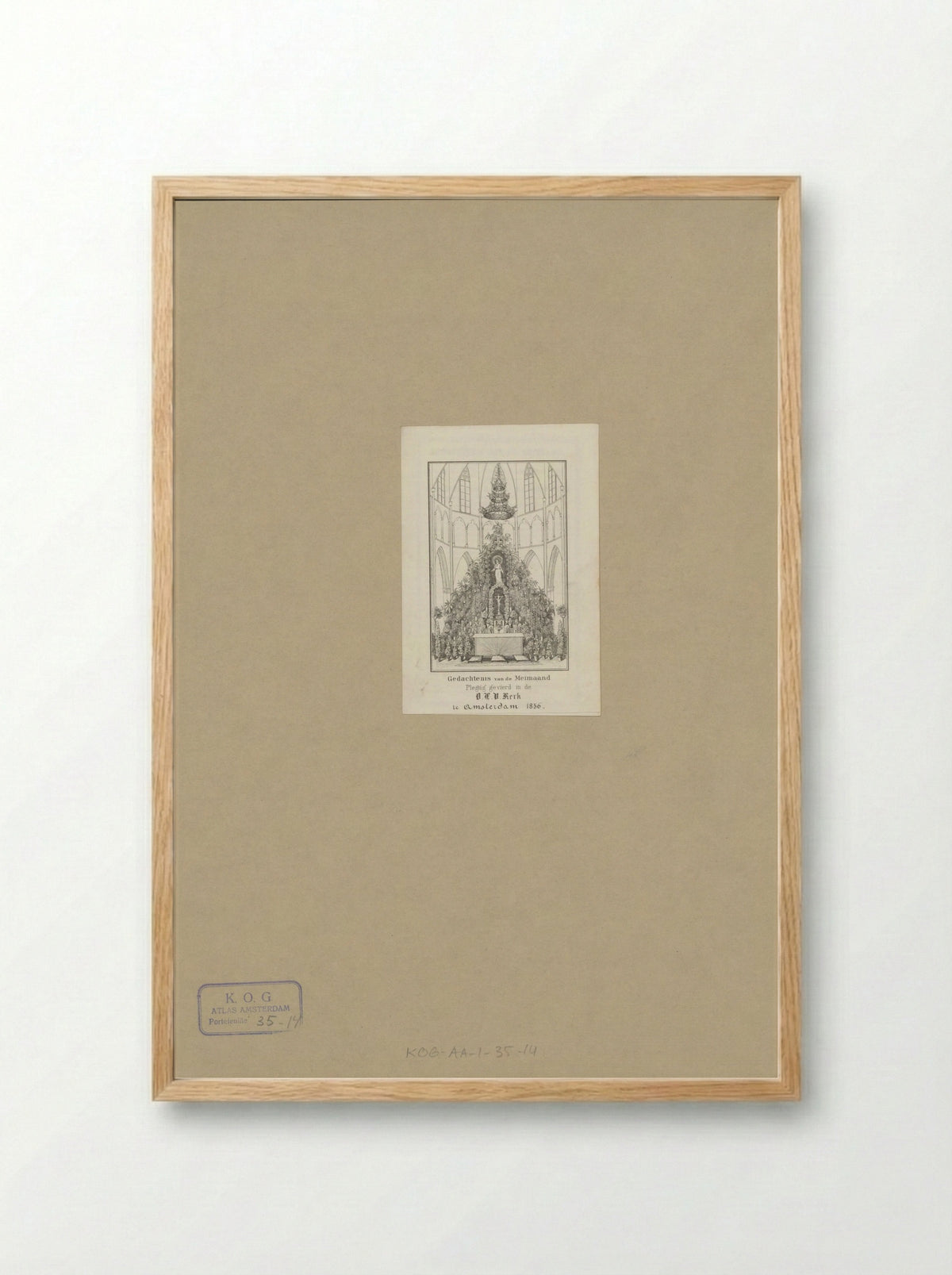 Versierd altaar van de Onze Lieve-Vrouwekerk te Amsterdam - Anonymous - Framed Print Wood