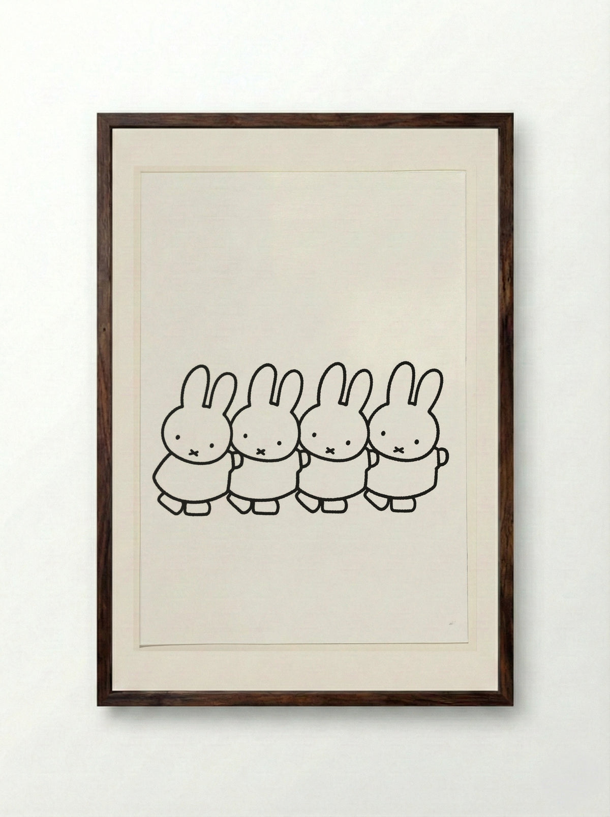 Vier konijnen die een treintje vormen - Dick Bruna - Framed Print Dark Wood