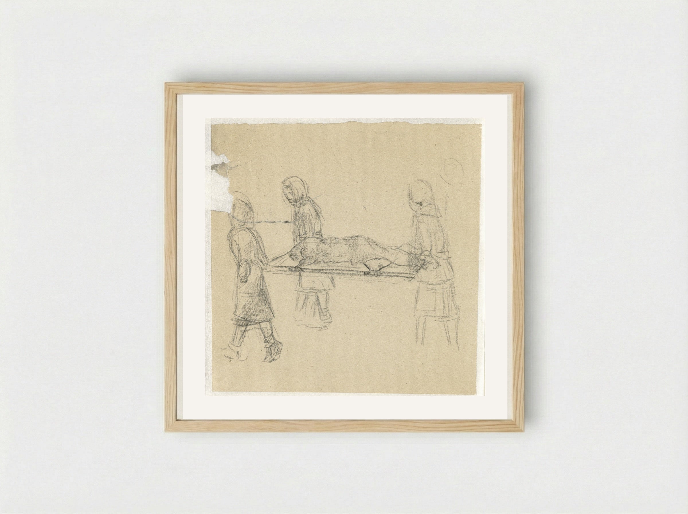 Vier vrouwen dragen een zieke medegevangene op een baar - Aat Breur-Hibma - Framed Print Wood