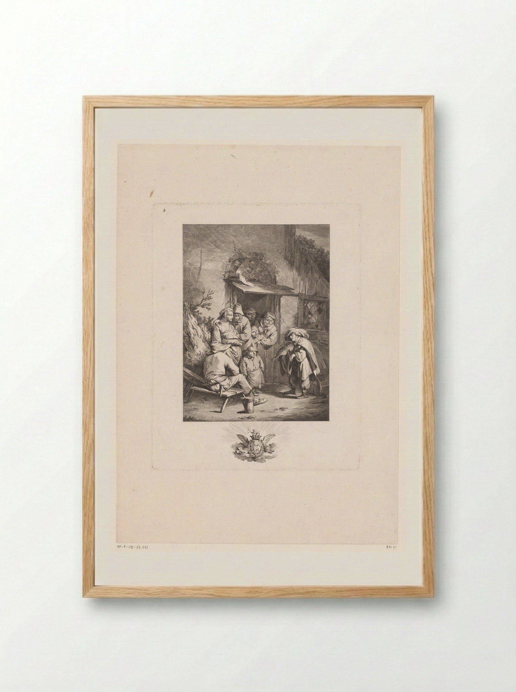 Vioolspelende muzikant voor een huis met luisterende figuren - Jacques-Philippe Le Bas - Framed Print Wood