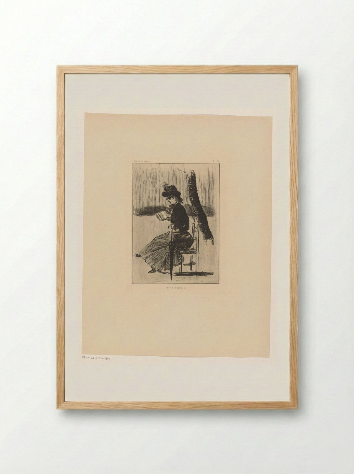 Vrouw met een boek en een paraplu op een stoel buiten - Henri Boutet - Framed Print Wood