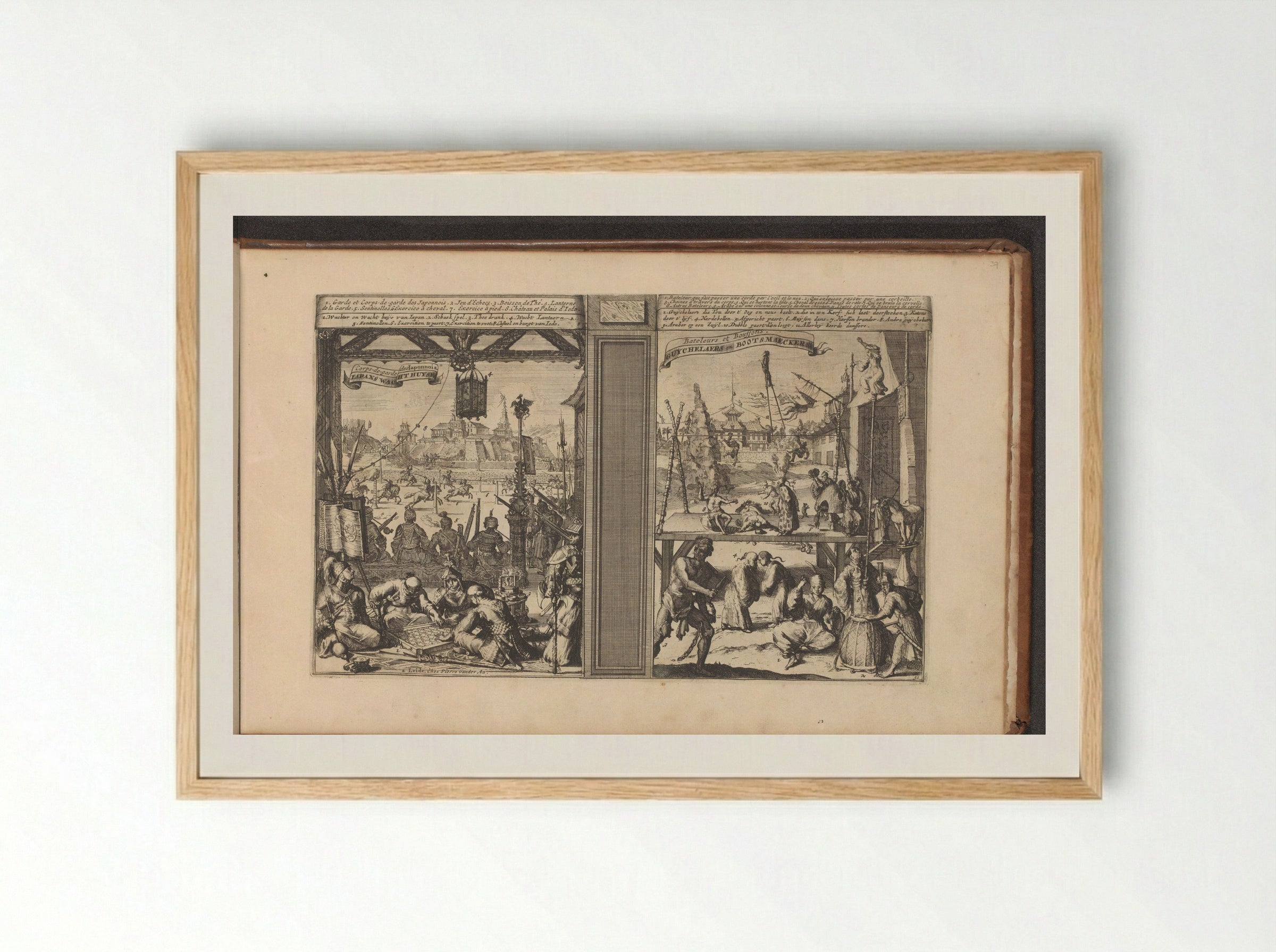 Wachthuis in Japan; Goochelaars en acrobaten - Romeyn de Hooghe - Framed Print Wood