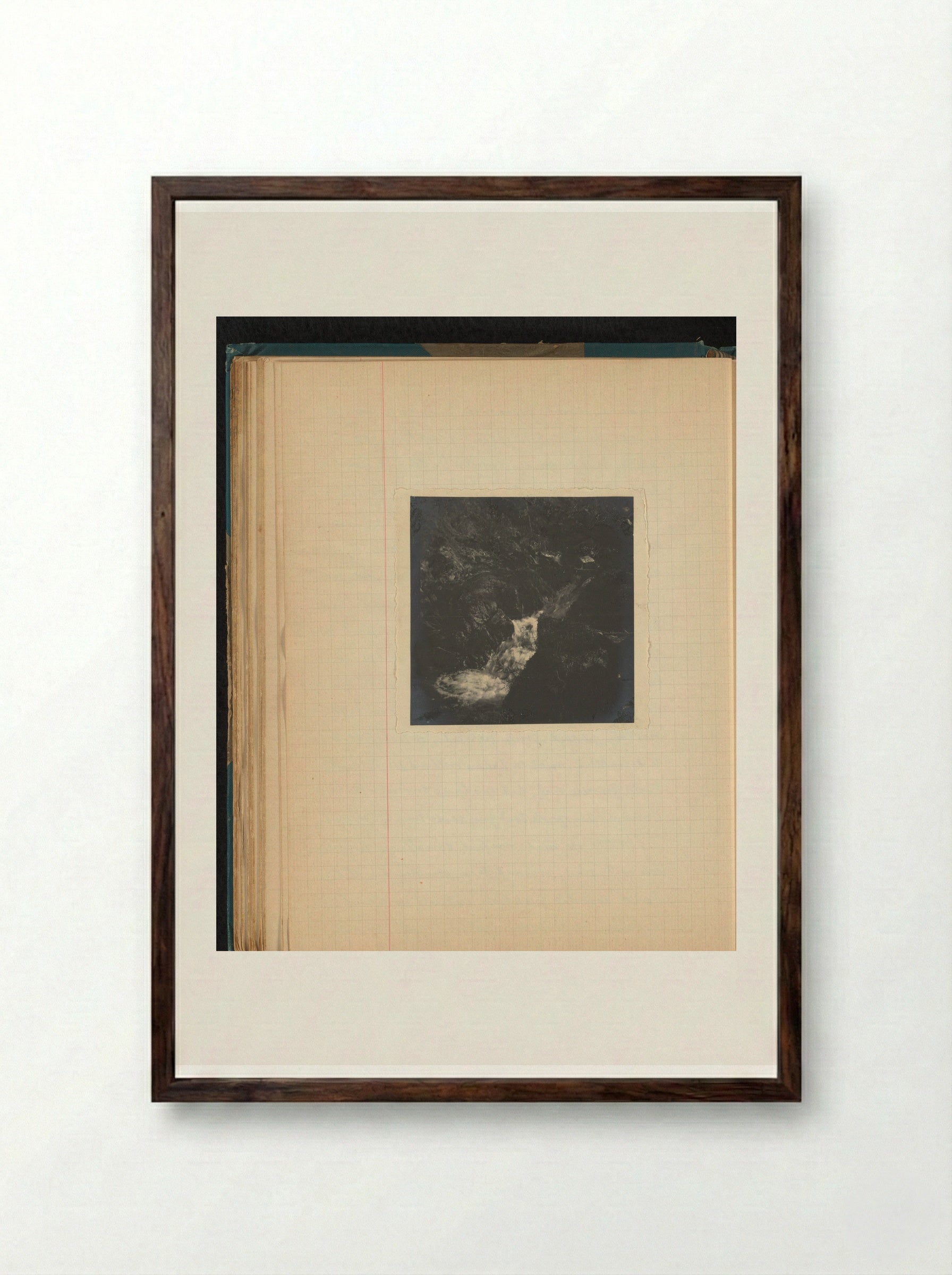 Waterval of kabbelende beek nabij Chateau de la Punta in Ajaccio, Corsica - Théodore van Lelyveld - Framed Print Dark Wood