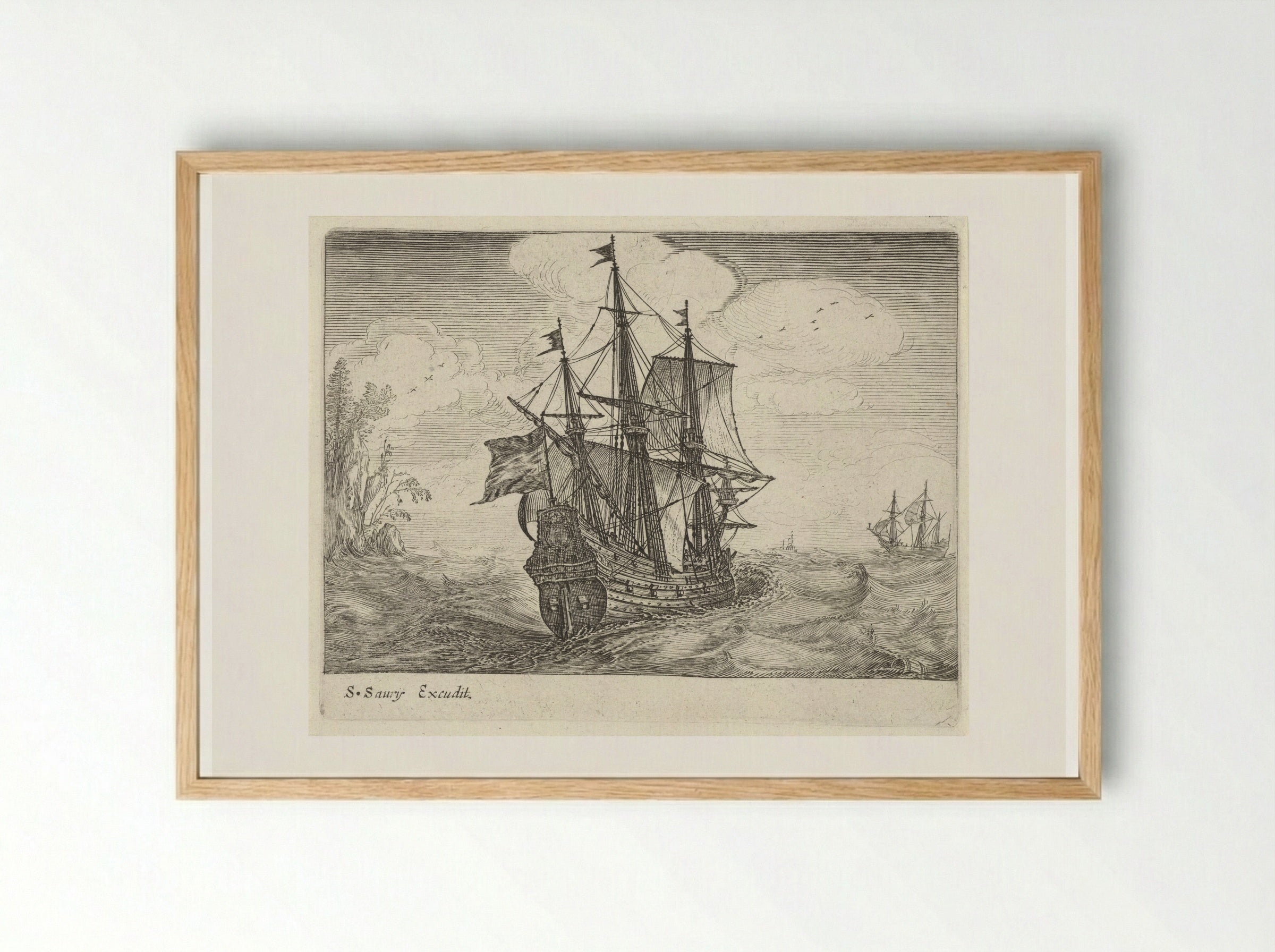 Zeilende driemaster met links een rotskust met bomen - Salomon Savery - Framed Print Wood