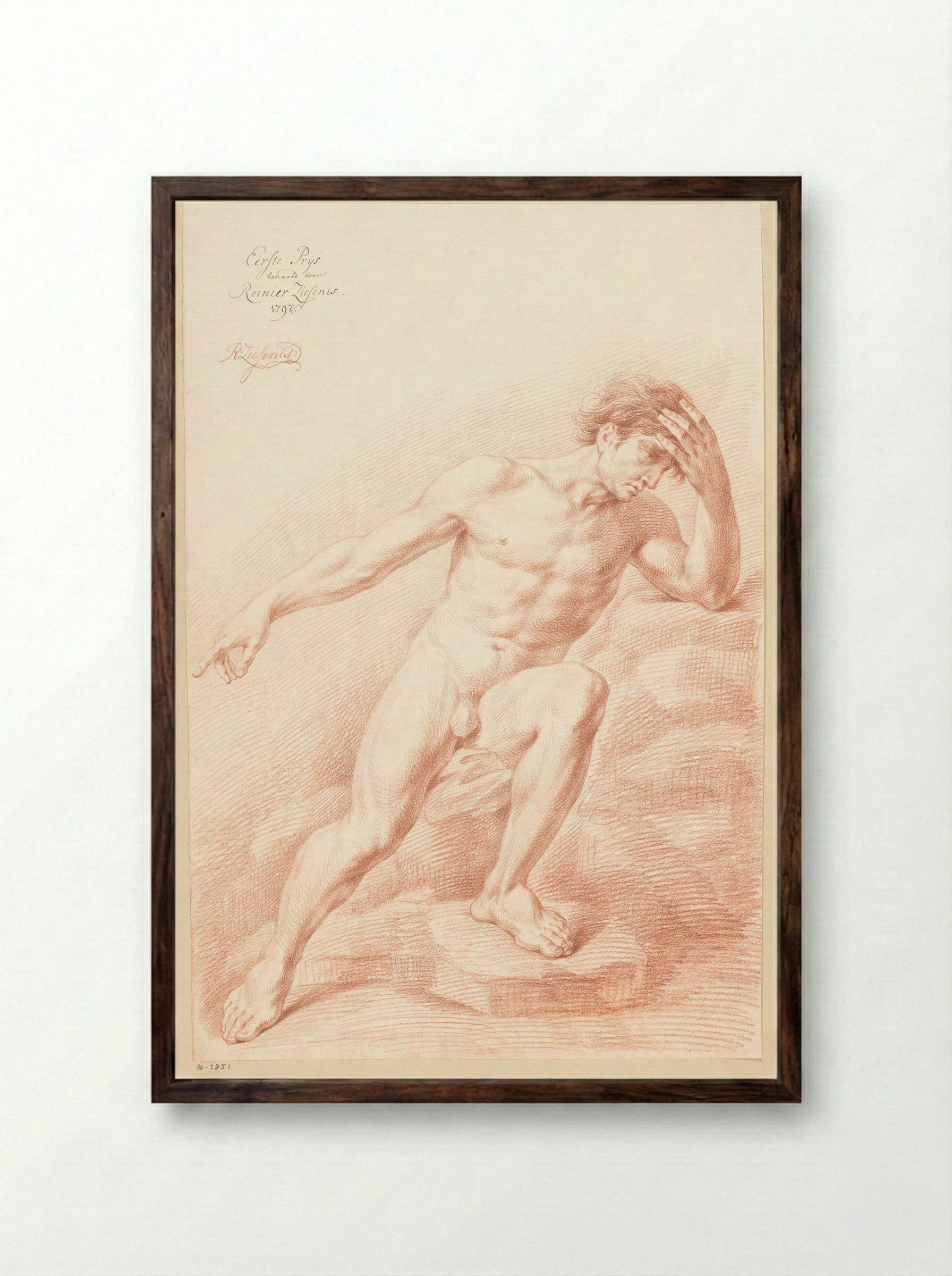 Zittend mannelijk naakt, van voren gezien (1e prijs 1797) - Reinier Ziesenis - Framed Print Dark Wood