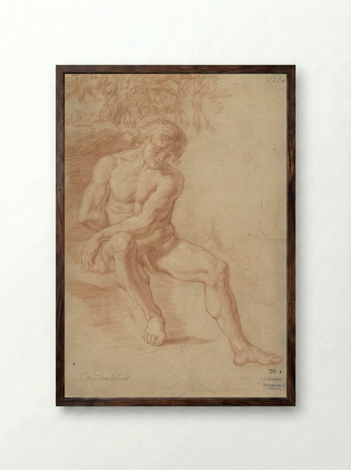 Zittend mannelijk naakt - Theodoor van der Schuer - Framed Print Dark Wood