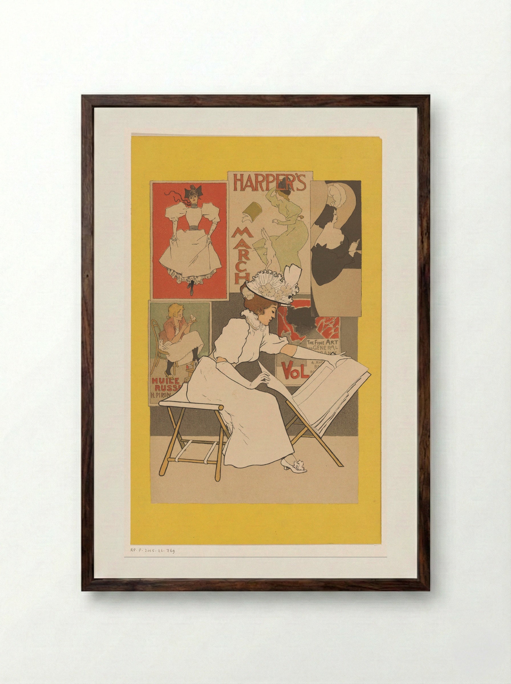 Zittende vrouw bekijkt prenten in een prentstandaard - Armand Rassenfosse - Framed Print Dark Wood