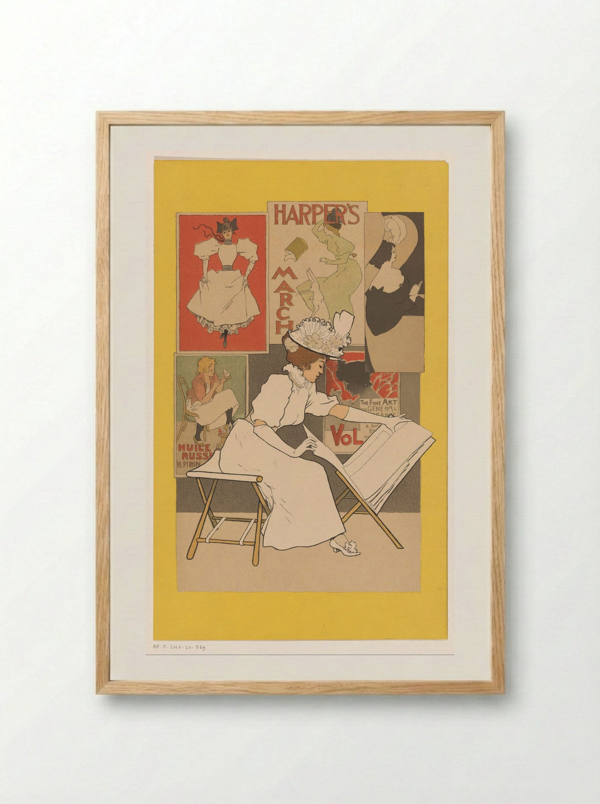 Zittende vrouw bekijkt prenten in een prentstandaard - Armand Rassenfosse - Framed Print Wood