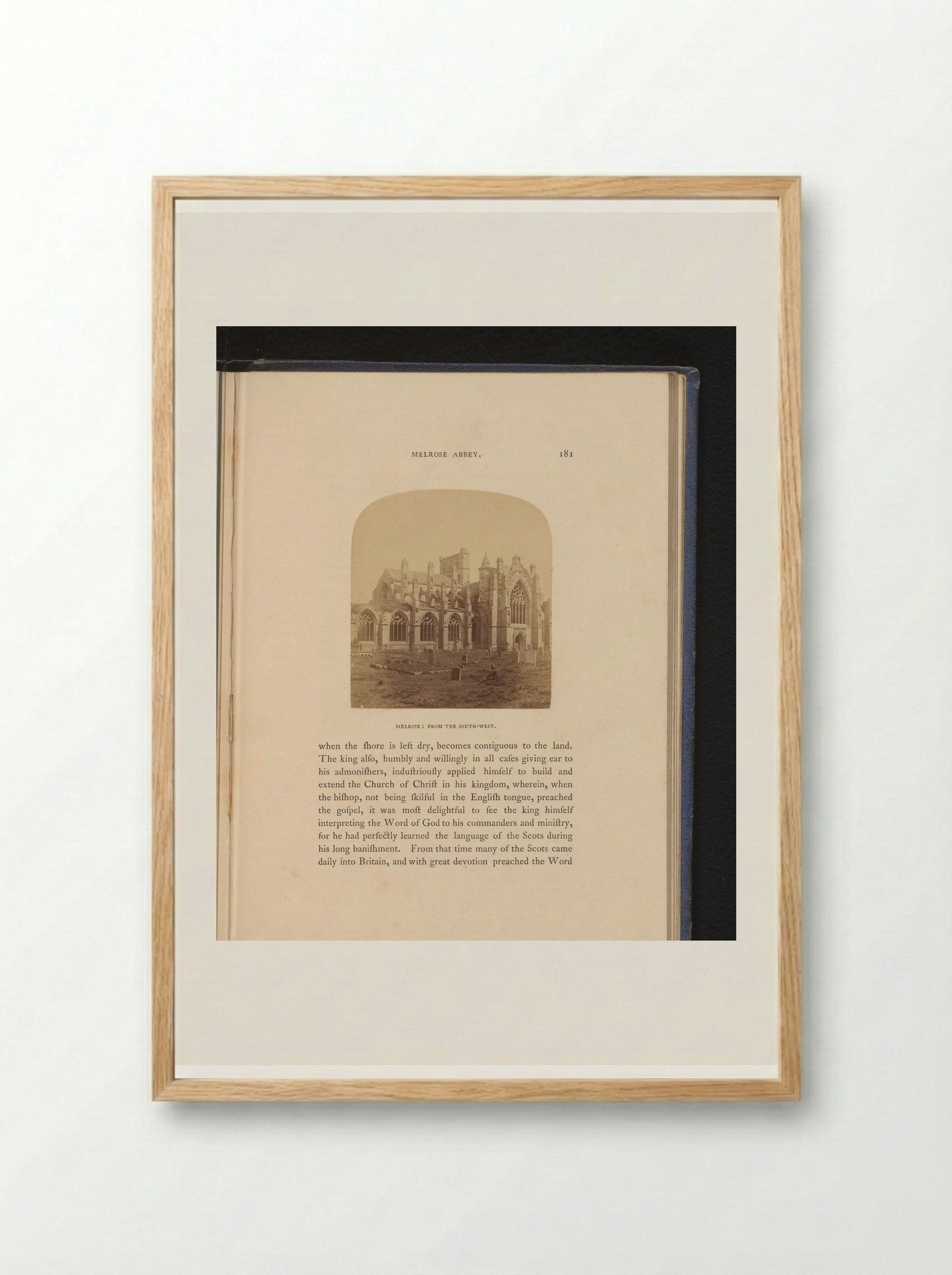Zuidwestzijde van Melrose Abbey in Roxburghshire - George Washington Wilson - Framed Print Wood