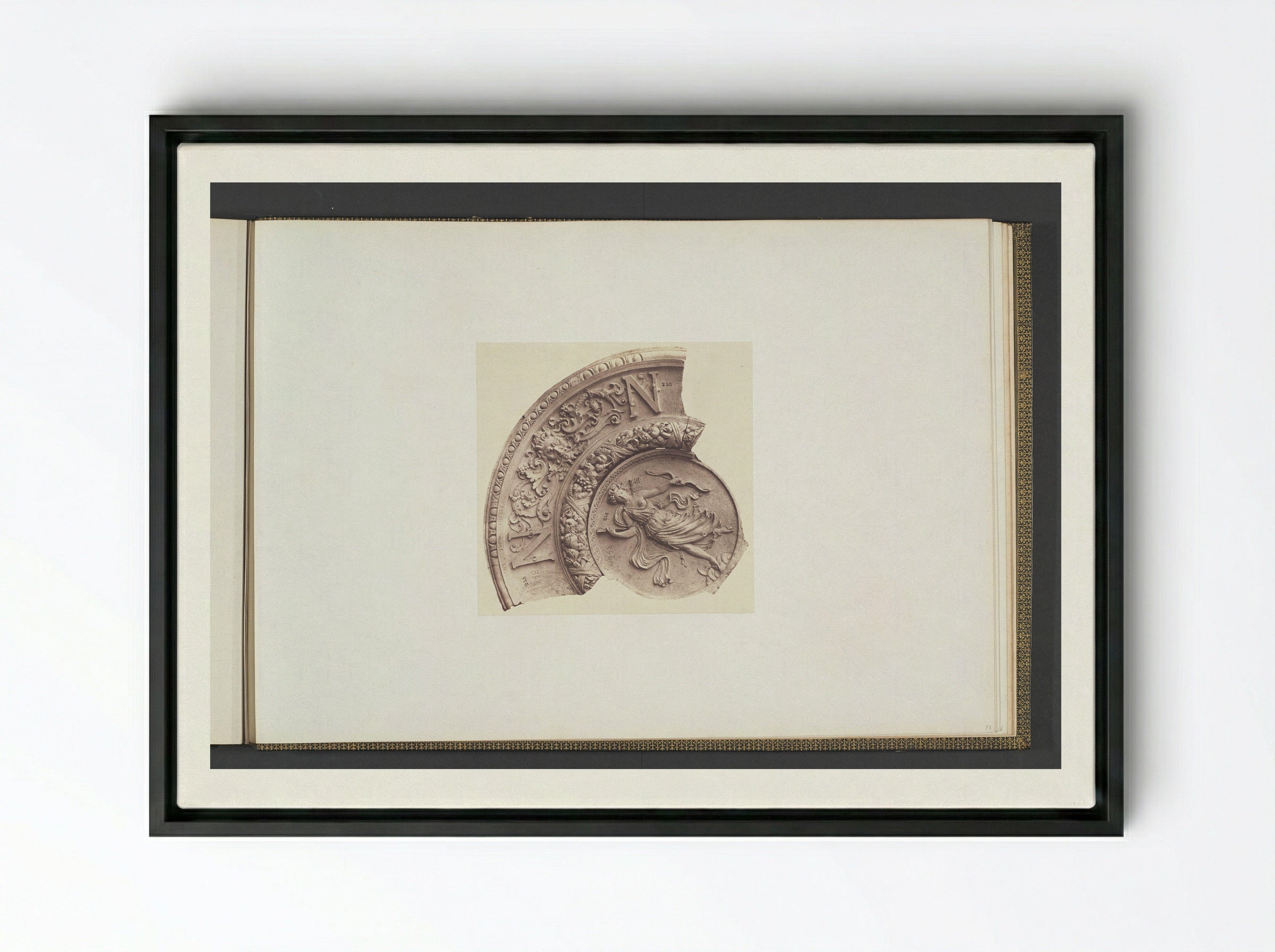 Gipsmodellen voor een gewelfversiering van het Palais du Louvre door Victor Corbel - Édouard Denis Baldus - Framed Canvas Black