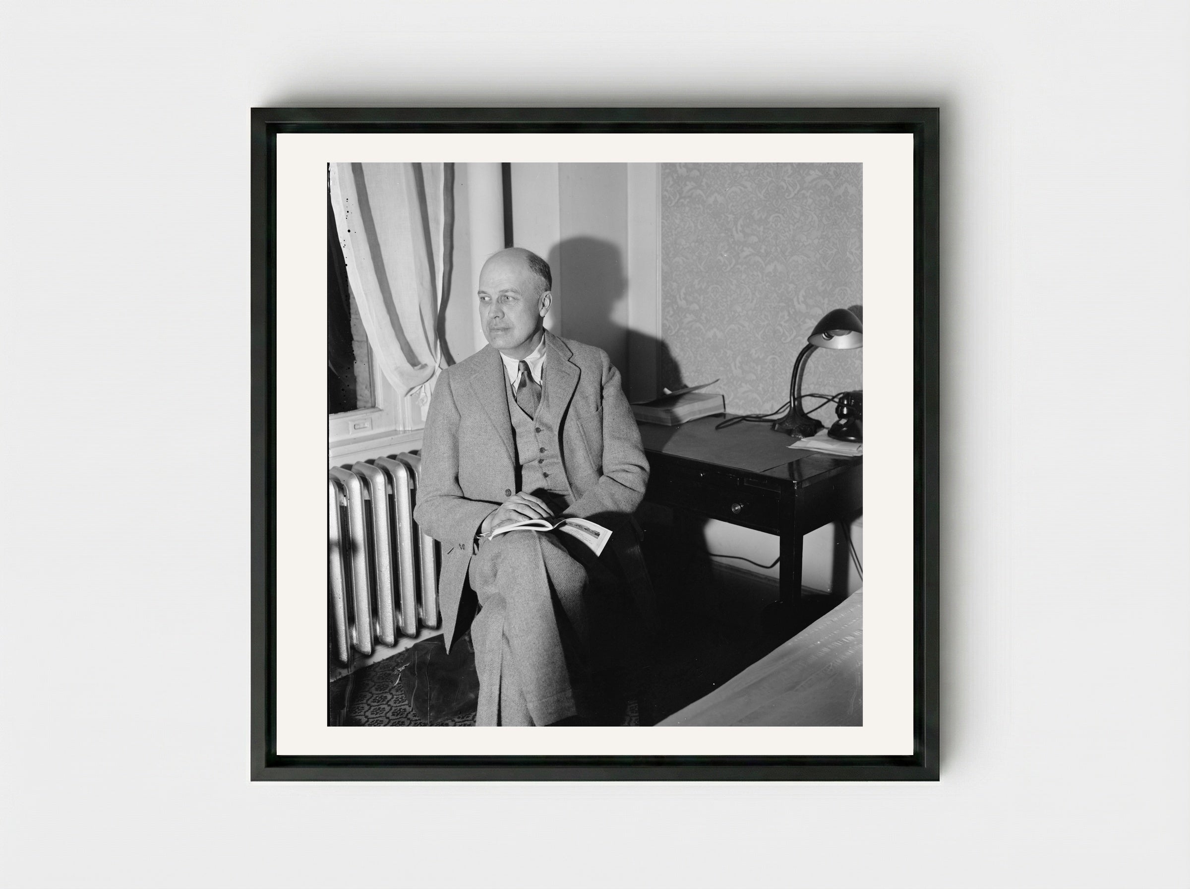 Edward Hopper in his Studio - Edward Hopper - Framed Canvas Black
