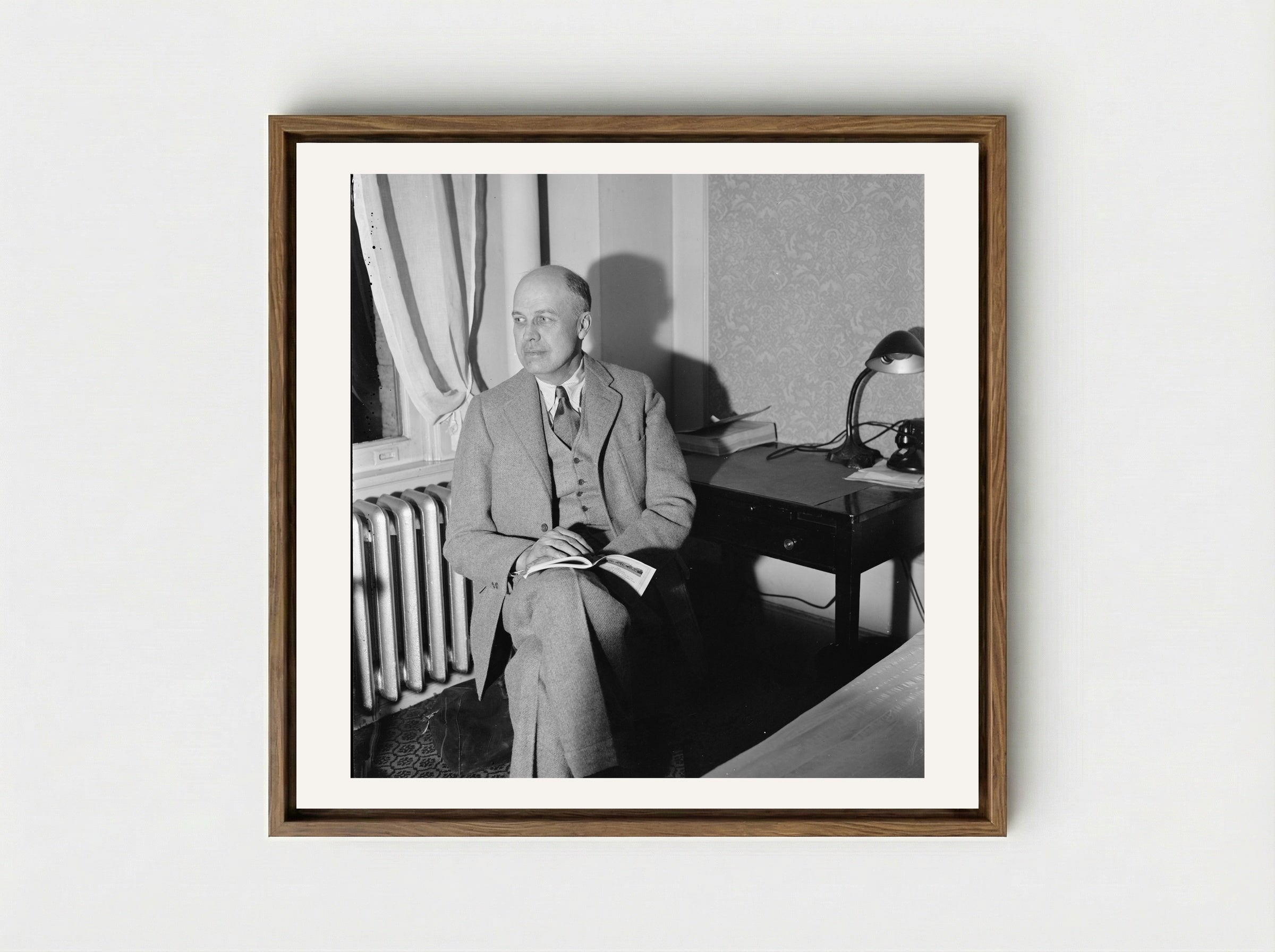 Edward Hopper in his Studio - Edward Hopper - Framed Canvas Wood