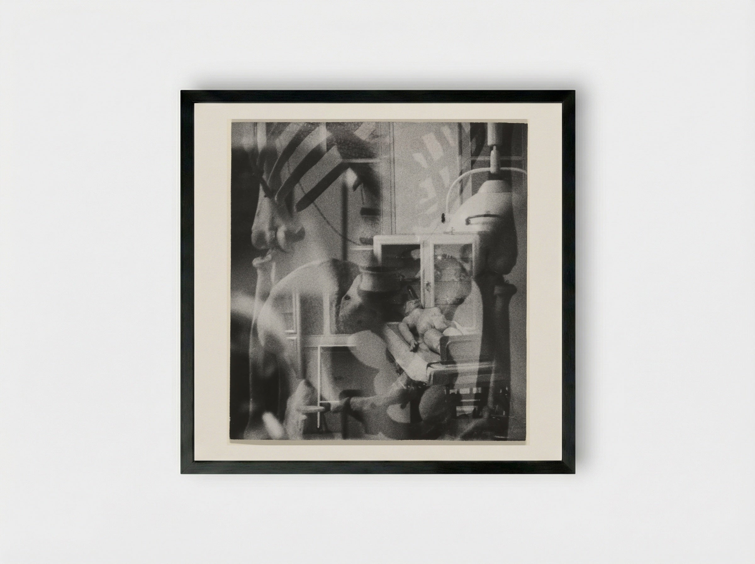 Fragment van een menselijk skelet, pop in een ziekenhuisbed - Sanne Sannes - Framed Print Black