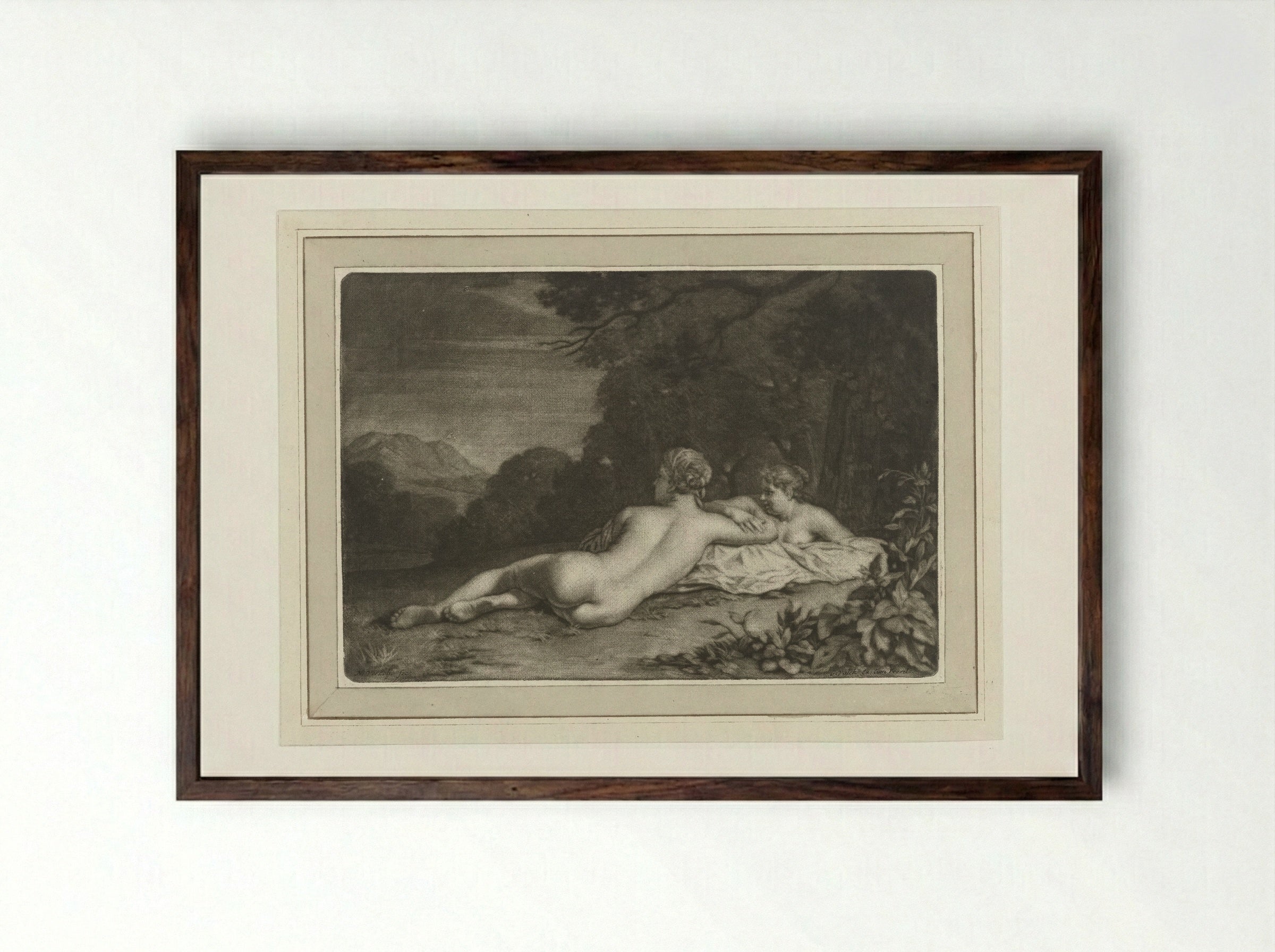 Landschap met twee nimfen - Gerard Valck - Framed Print Dark Wood