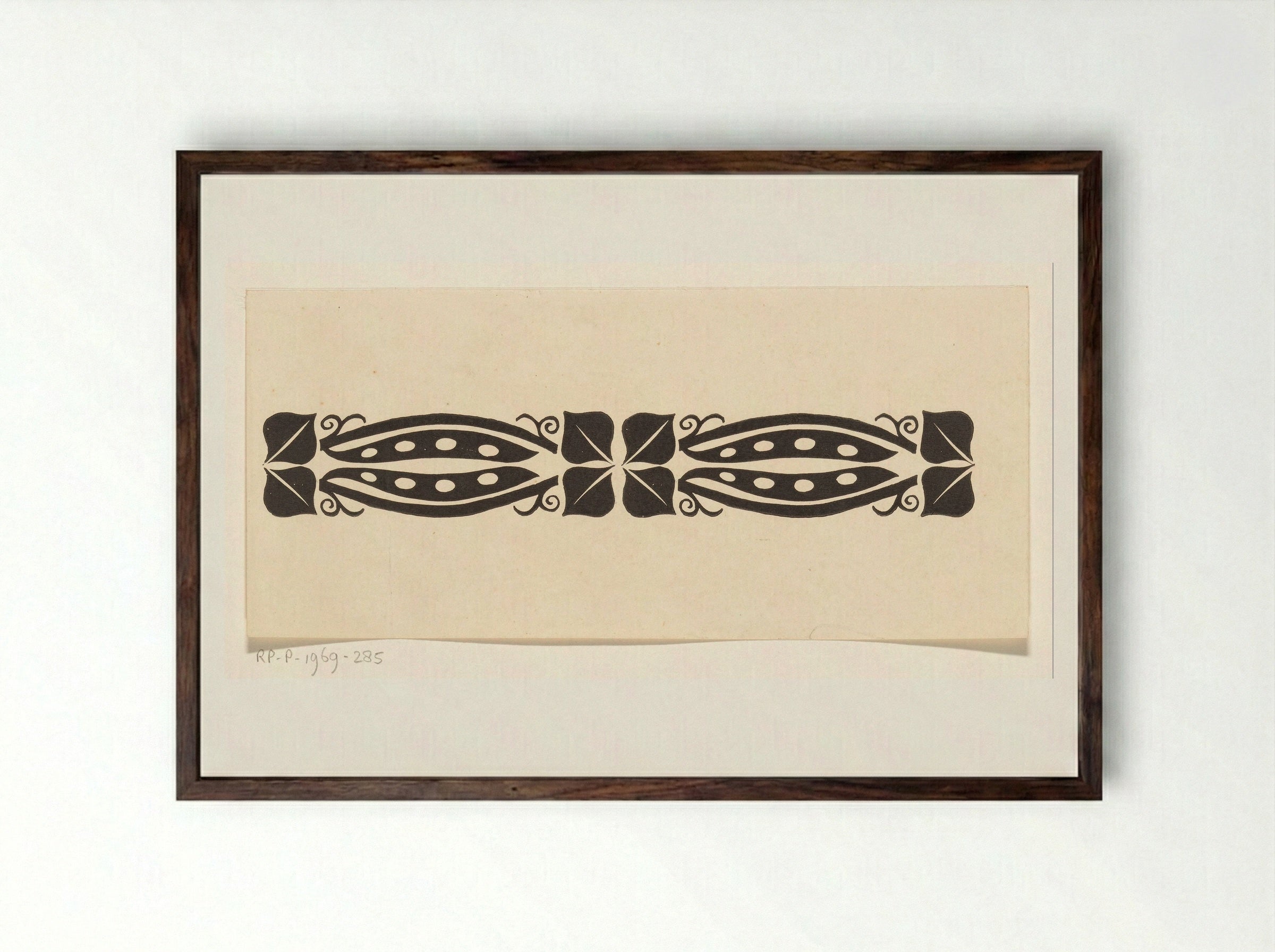 Siermotief met vier peulvruchten - Carel Adolph Lion Cachet - Framed Print Dark Wood