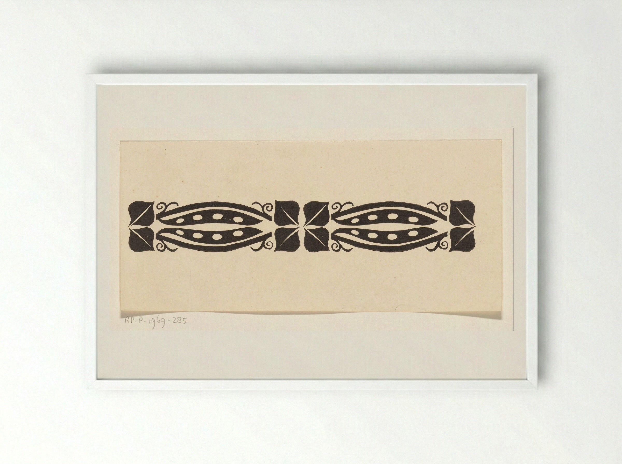 Siermotief met vier peulvruchten - Carel Adolph Lion Cachet - Framed Print White