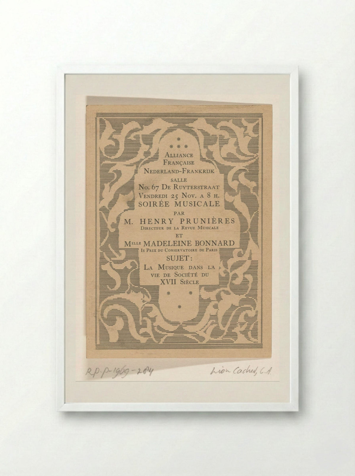 Aankondiging voor muziekavond van de Alliance Française - Carel Adolph Lion Cachet - Framed Print White